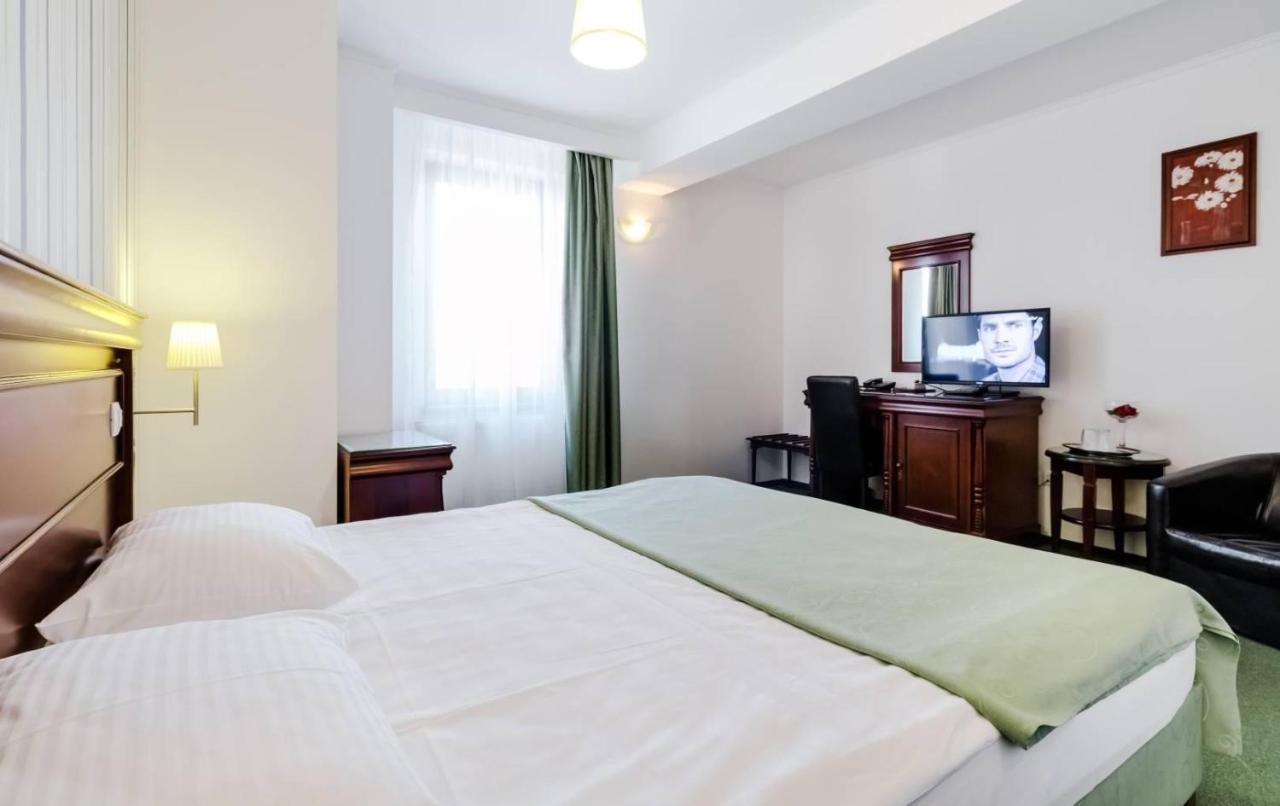Hotel Bulevard Fagaras Exterior photo