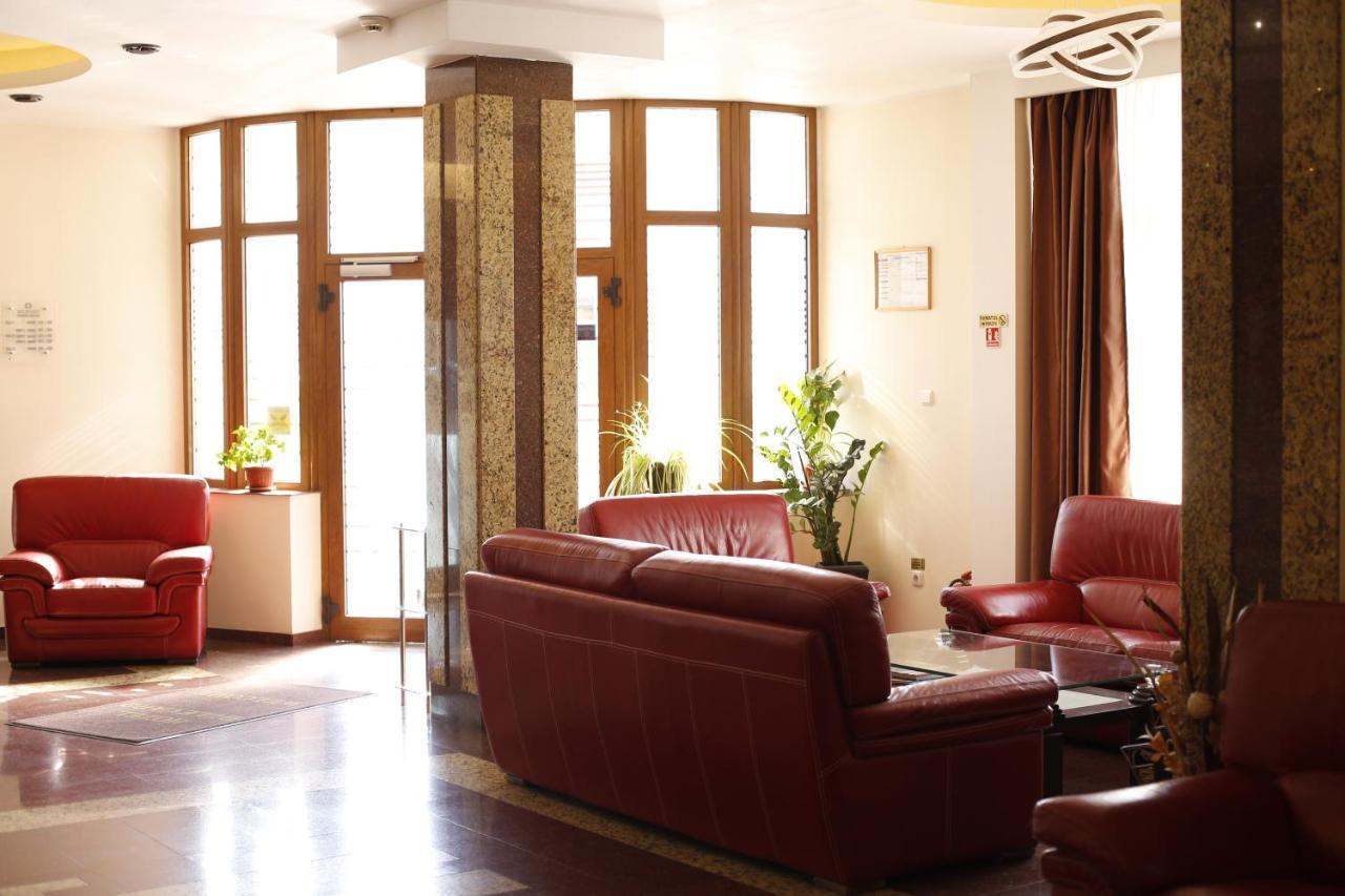Hotel Bulevard Fagaras Exterior photo